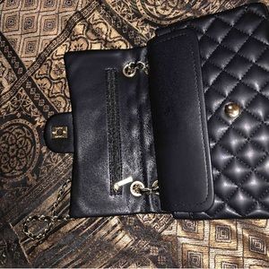 Authentic Chanel Black Lambskin Leather CC Logo Flap Bag Clutch.
